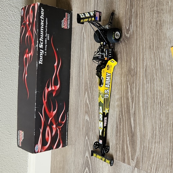 2005 Tony Schumacher Sarge US Army Of One Top Fuel Dragster - Picture 8 of 12